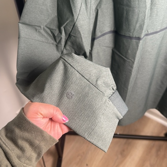 Lululemon Men's Green Water Resistant Performance Halp Zip Jacket Size Medium - Picture 6 of 7